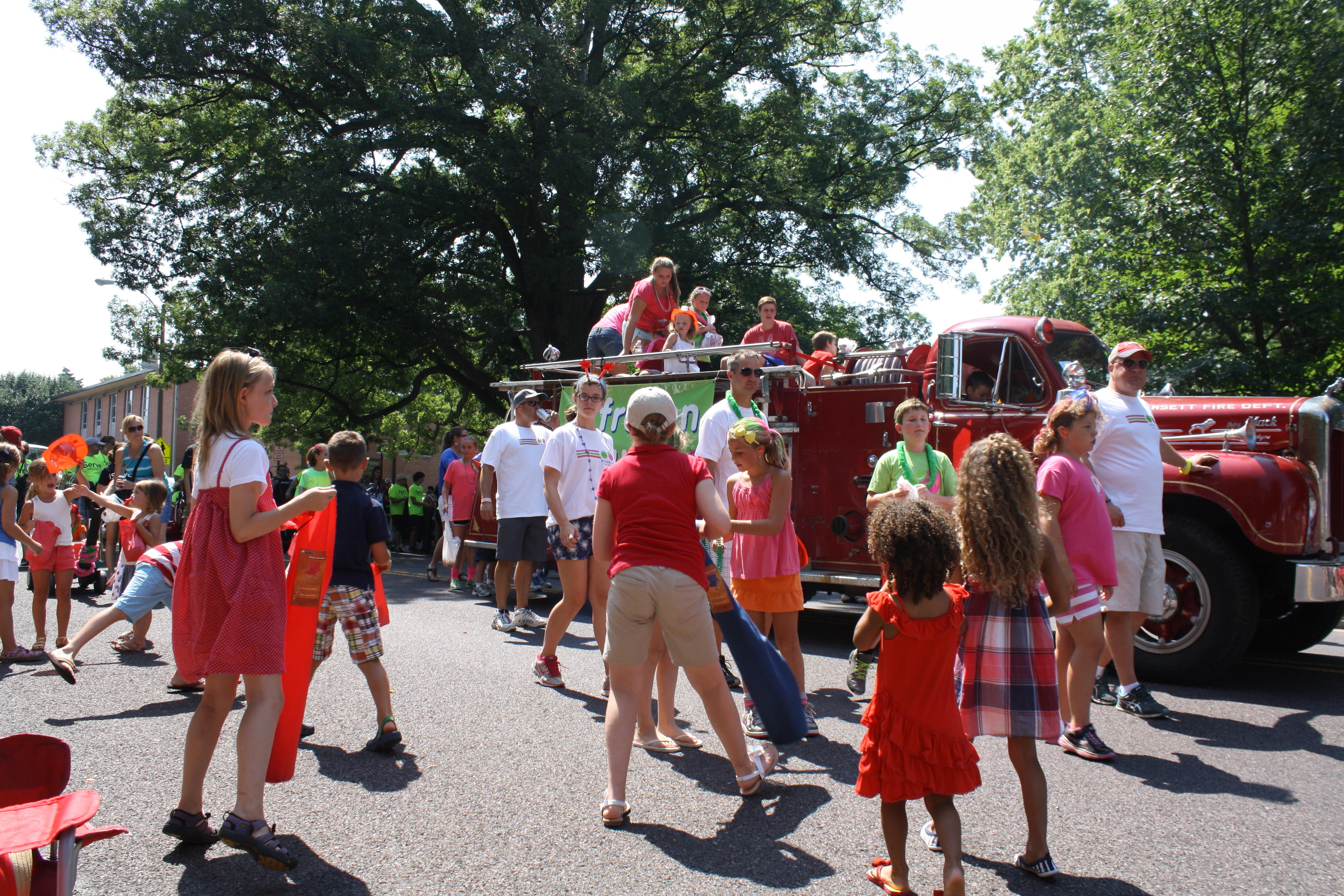 2013-07-04 Candy hustling at WG parade.jpg